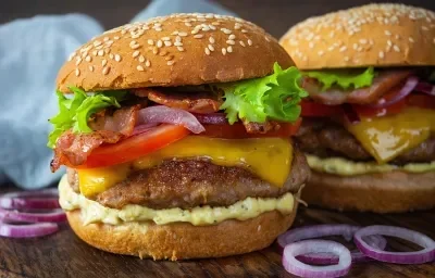 Hamburguesa-rellena-de-queso-y-tocineta-Recetas-NESTLE-Venezuela-MAGGI