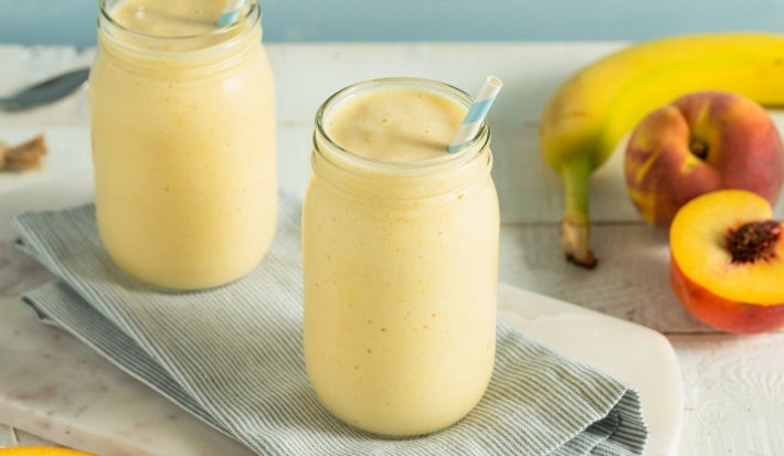 Batido-de-banana-y-durazno-Recetas-NESTLE-Leche-condensada