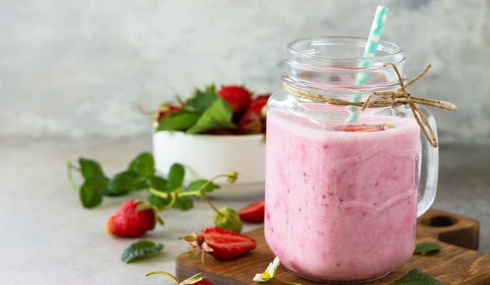 Batido-de-fresas-con-yogur-Recetas-NESTLE-CARNATION